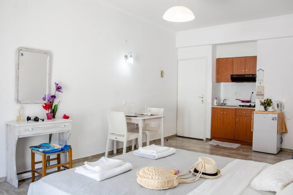 White Wave Studio 1 , 3Min Walk From Kamari Beach Exterior foto